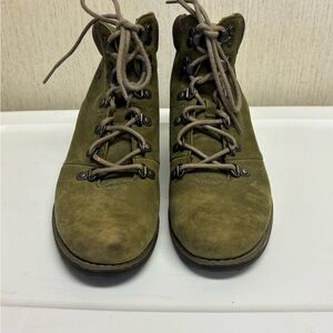 Merrell Green Lace Up Boots with Suede Finish 8.5